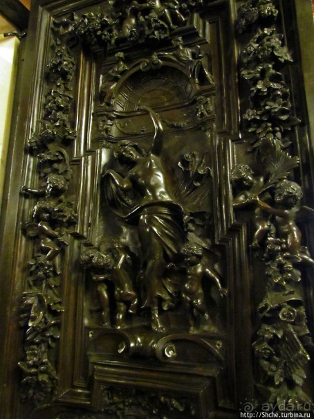 Королевский дворец Пелеш. Первый этаж