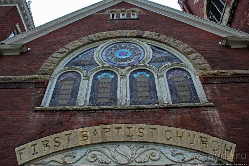 В гостях у Радуги. Первая Баптистская церковь Адамса