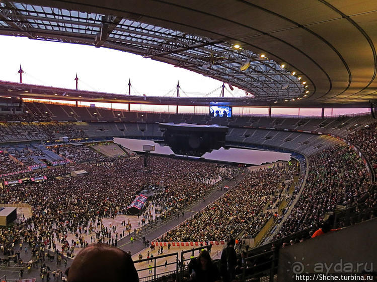 Большое шоу на большом стадионе. "Стена" Р. Уотерс в Париже