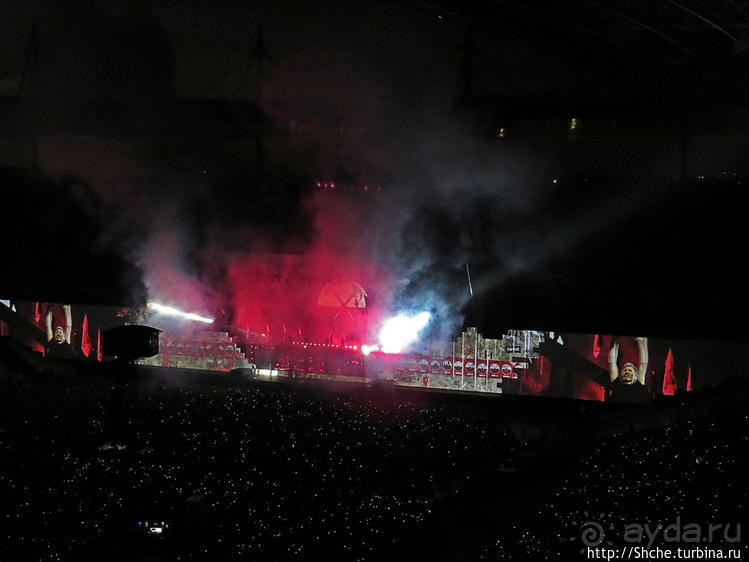 Большое шоу на большом стадионе. "Стена" Р. Уотерс в Париже