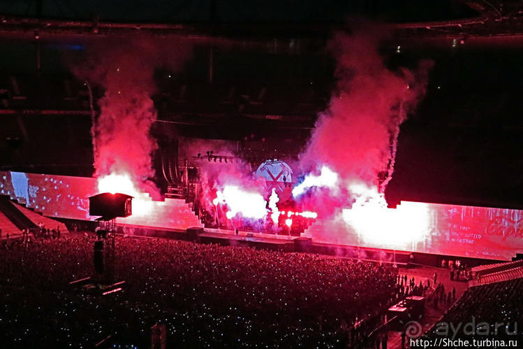 Большое шоу на большом стадионе. "Стена" Р. Уотерс в Париже