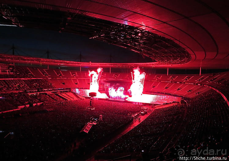 Большое шоу на большом стадионе. "Стена" Р. Уотерс в Париже