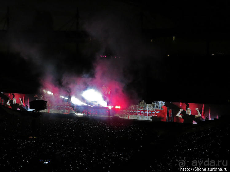 Большое шоу на большом стадионе. "Стена" Р. Уотерс в Париже