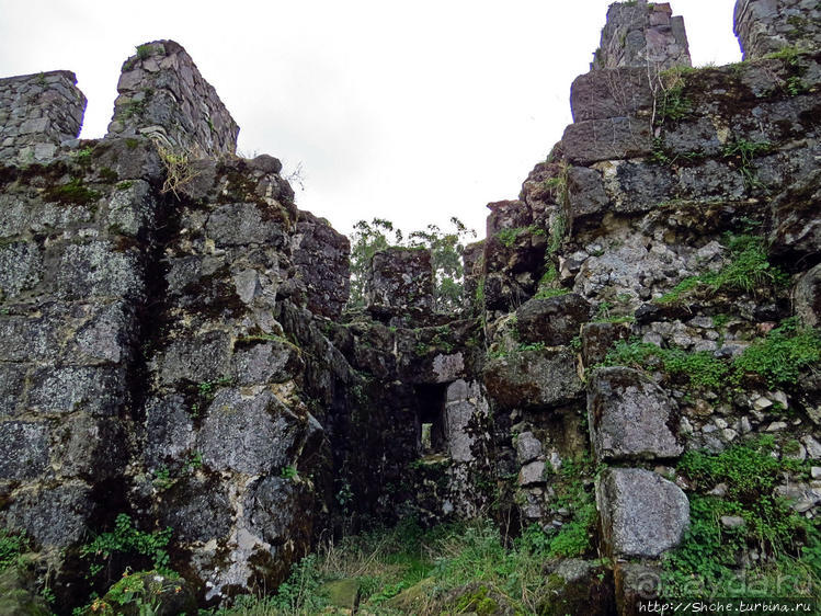 Крепость Гонио. Стены, на стенах, за стенами, внутри стен