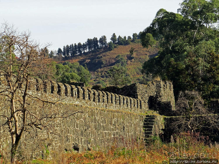 Крепость Гонио. Стены, на стенах, за стенами, внутри стен