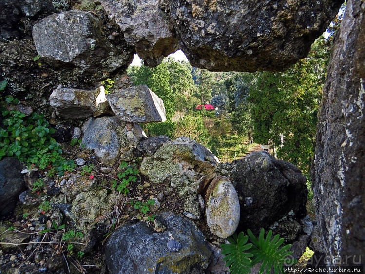 Крепость Гонио. Стены, на стенах, за стенами, внутри стен