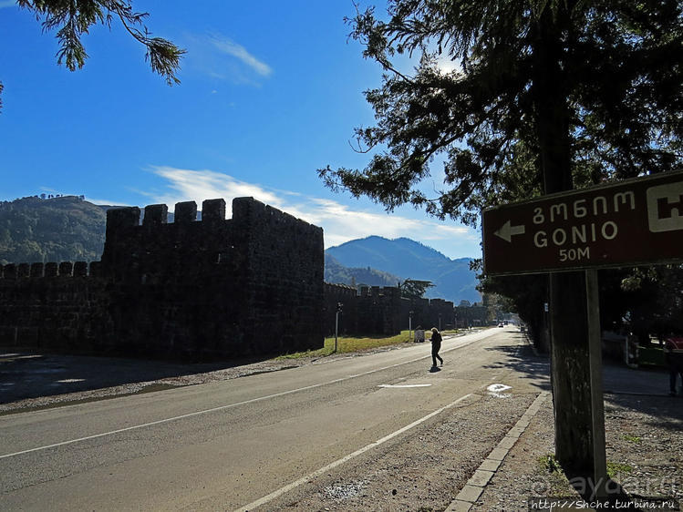 Крепость Гонио. Стены, на стенах, за стенами, внутри стен