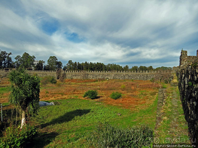 Крепость Гонио. Стены, на стенах, за стенами, внутри стен