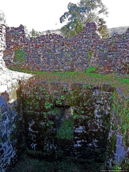 Крепость Гонио. Стены, на стенах, за стенами, внутри стен