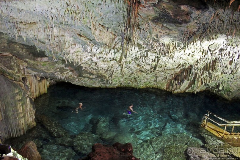 У пещеры нет плохой погоды. Купания в Cathedral Cave У пещеры нет плохой погоды. Купания в Cathedral Cave