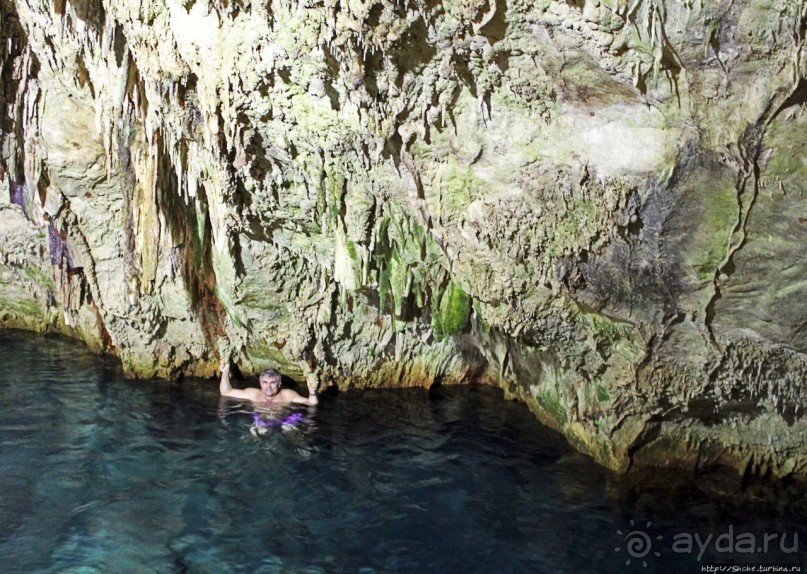 У пещеры нет плохой погоды. Купания в Cathedral Cave У пещеры нет плохой погоды. Купания в Cathedral Cave