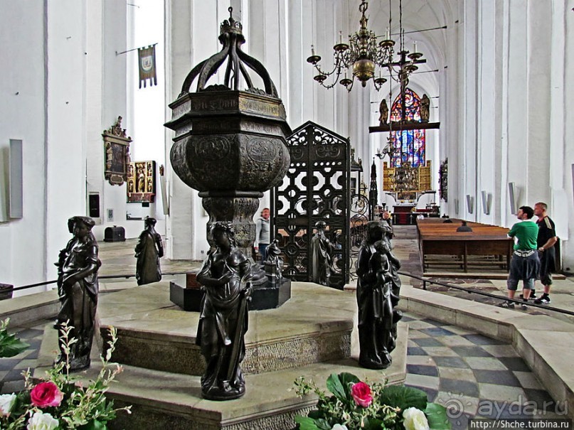 Базилика Мариацка — крупнейшая кирпичная церковь в Европе