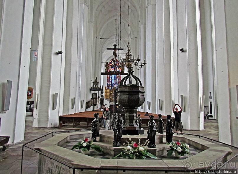 Базилика Мариацка — крупнейшая кирпичная церковь в Европе