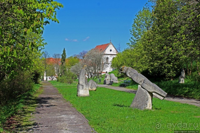 Парк вокруг Олесского замка