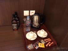 А из нашего окошка аэропорт видать немножко