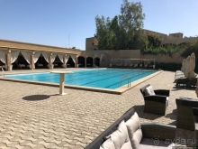 А из нашего окошка аэропорт видать немножко