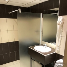 А из нашего окошка аэропорт видать немножко