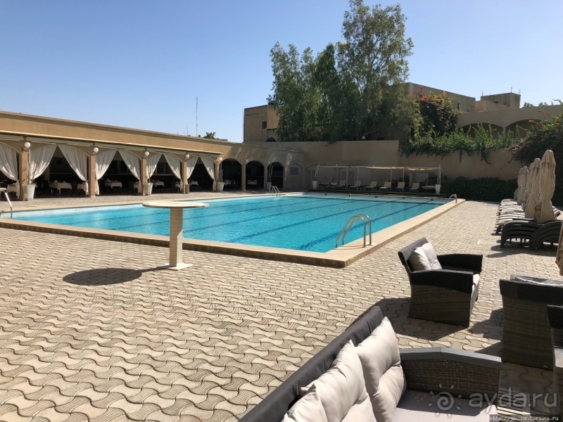 А из нашего окошка аэропорт видать немножко