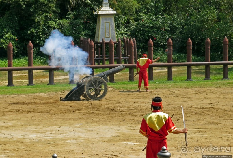 Шоу слонов в зоопарке Сампрана