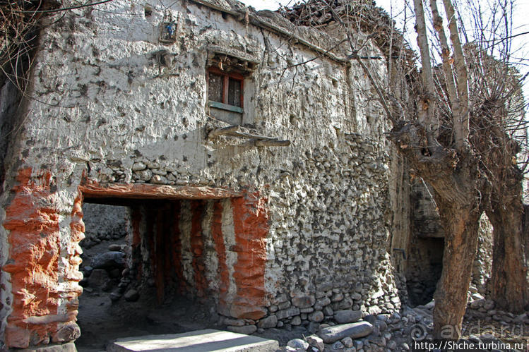 Королевство Ло, Запретное королевство Мустанг — что и как