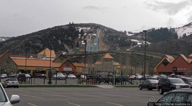 Более 200 магазинов возле Олимпийского Парка в Парк-Сити