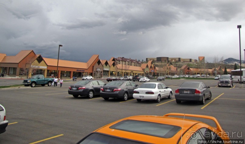 Более 200 магазинов возле Олимпийского Парка в Парк-Сити