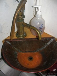 Тупики - паффины (puffin) в бухте Хусавик. Птичек...жалко