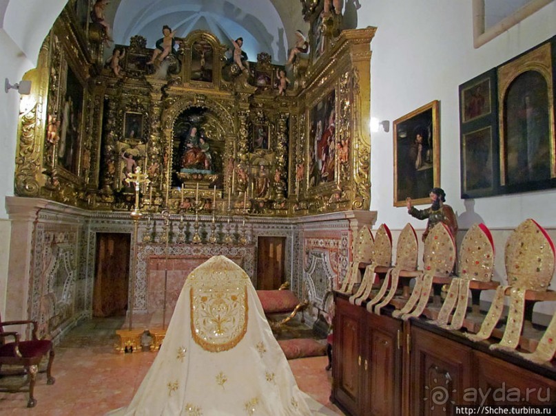 Кафедральный собор Лиссабона в арабском квартале "Алфама"