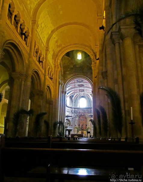 Кафедральный собор Лиссабона в арабском квартале "Алфама"