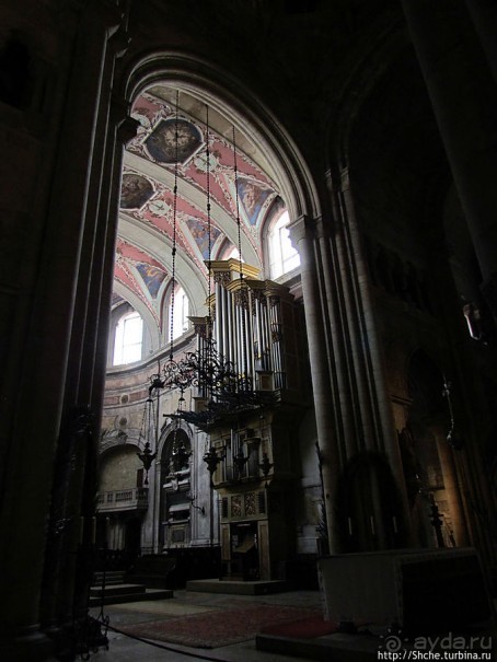 Кафедральный собор Лиссабона в арабском квартале "Алфама"