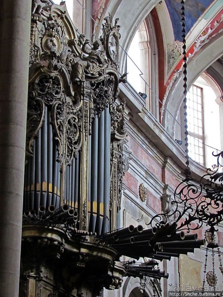 Кафедральный собор Лиссабона в арабском квартале "Алфама"