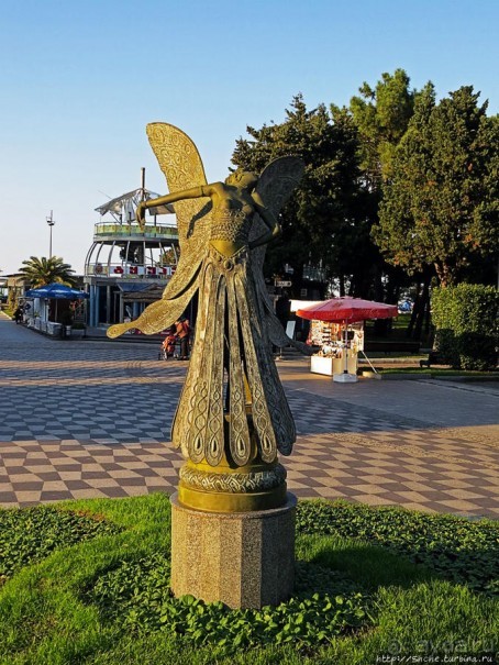 Бульвар — обнаженная набережная Батуми