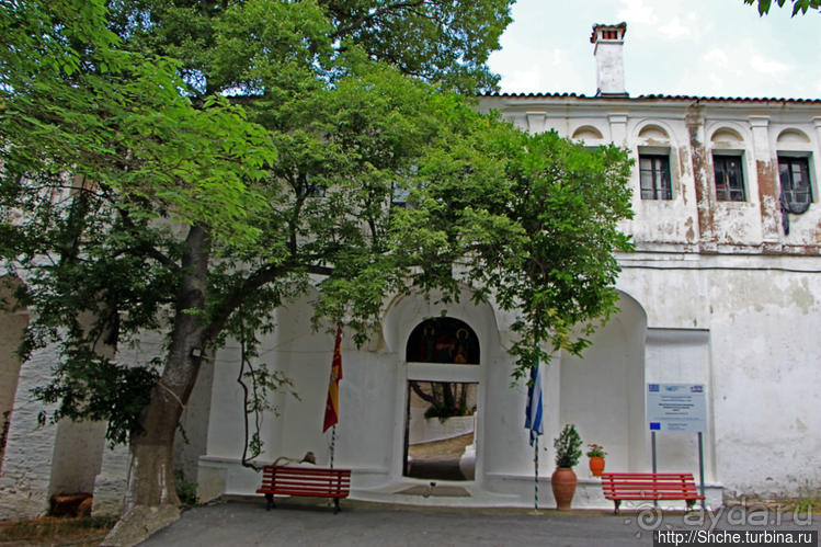 Монастырь святой Анастасии Узорешительницы (9 век)