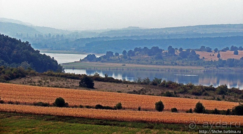 Болгарские краевиды. Берега озера Огоста близ Монтаны