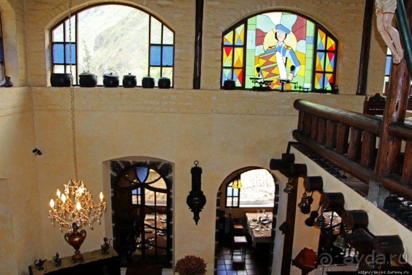 Павлины и пианино в кустах