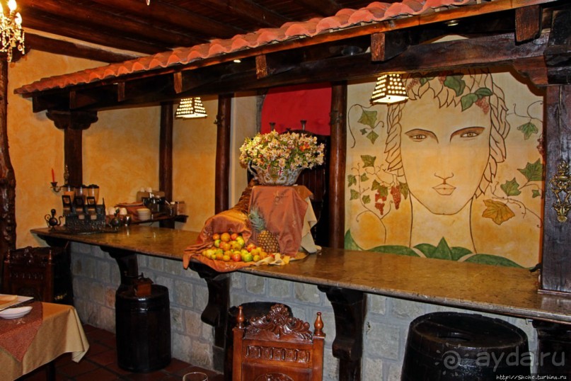 Павлины и пианино в кустах