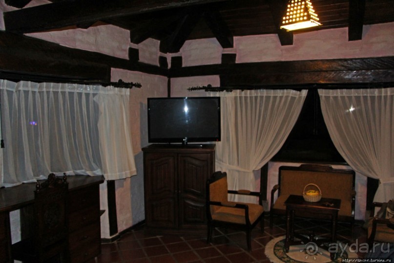 Павлины и пианино в кустах