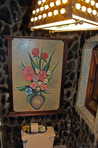 Павлины и пианино в кустах