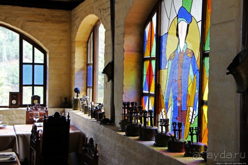 Павлины и пианино в кустах