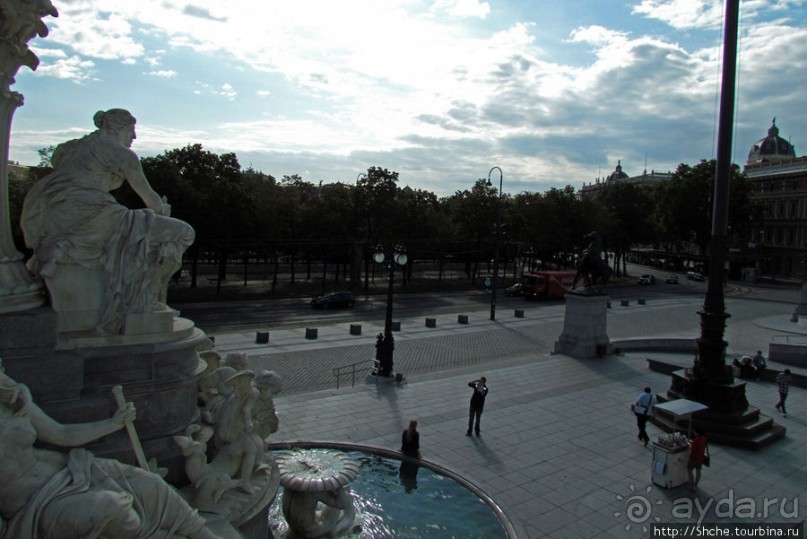 Альбом отзыва "Парламент республики Австрия - целиком и в подробностях"