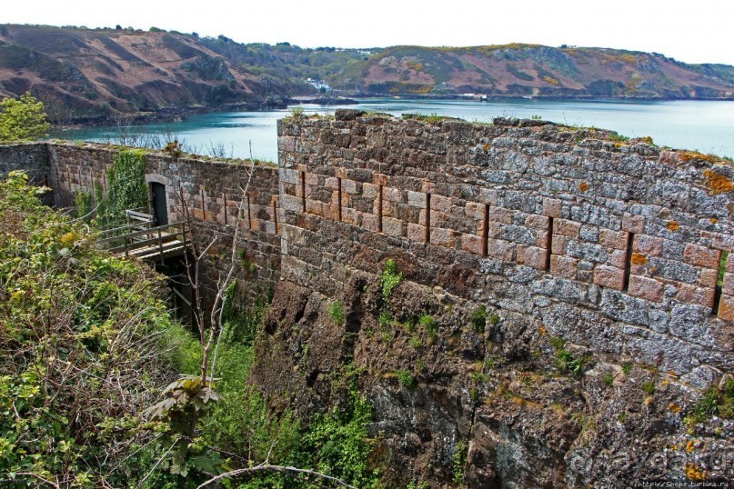 Некогда грозный, ныне гостеприимный форт на севере Джерси