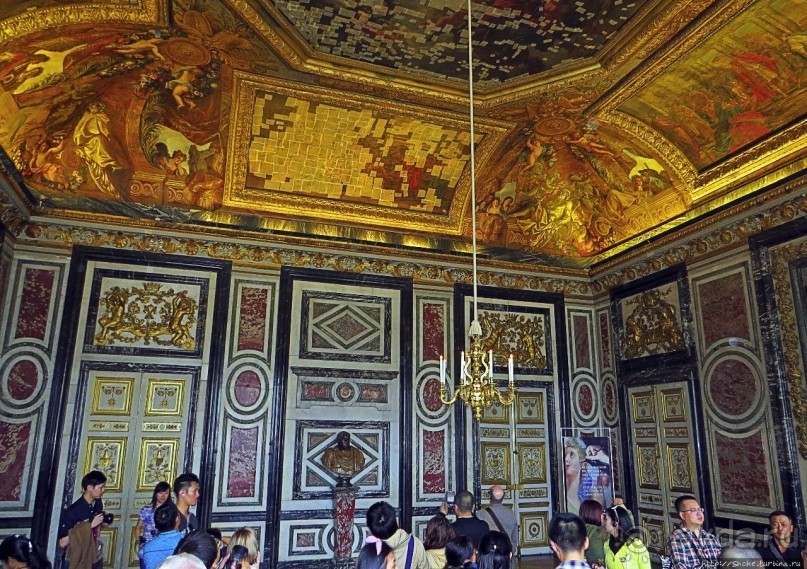 Версальский дворец. Покои королевы и галерея Битв