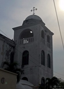 Белоснежный собор, возвышающийся над озером Петен-Ицагва