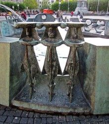 Исторический фонтан на Большой площади ( Stortorget ) Мальме