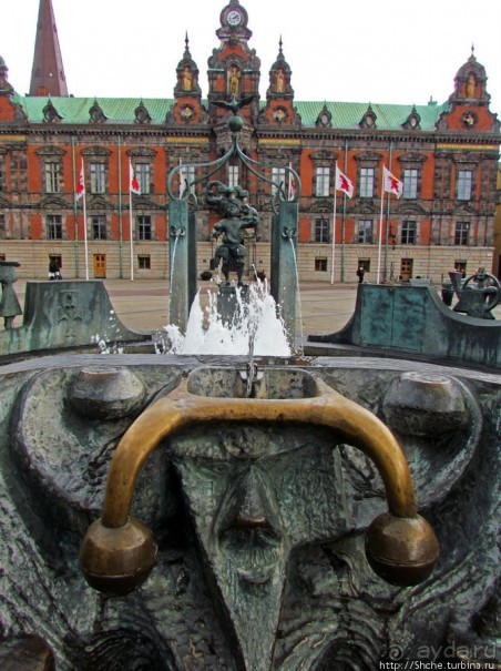 Исторический фонтан на Большой площади ( Stortorget ) Мальме