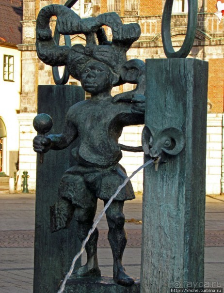 Исторический фонтан на Большой площади ( Stortorget ) Мальме