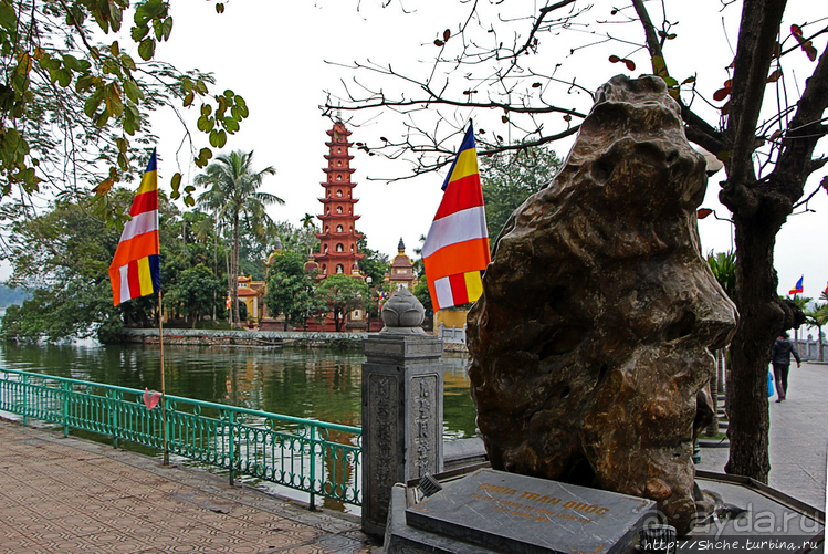 Пагода Чан Куок — место сколь живописное, столь и скорбное