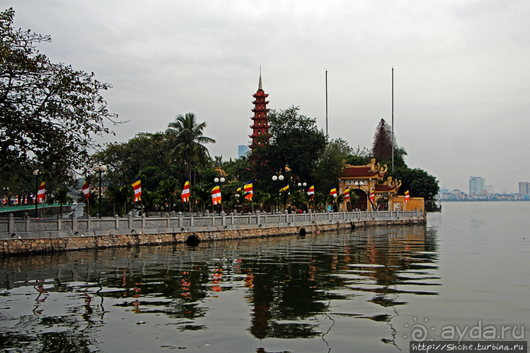 Пагода Чан Куок — место сколь живописное, столь и скорбное