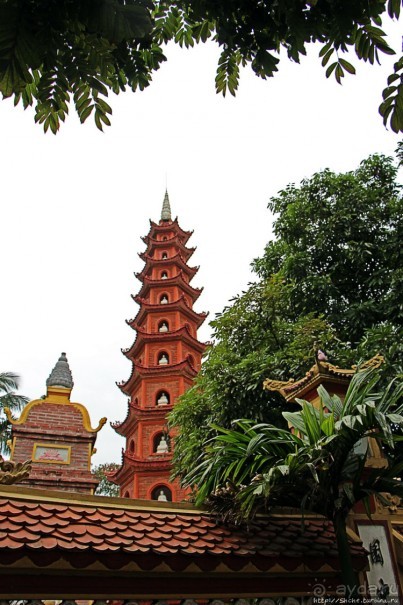 Пагода Чан Куок — место сколь живописное, столь и скорбное