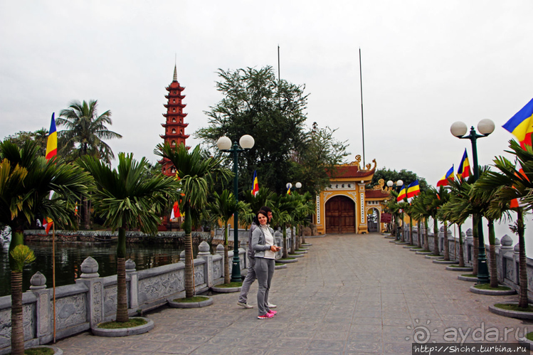 Пагода Чан Куок — место сколь живописное, столь и скорбное